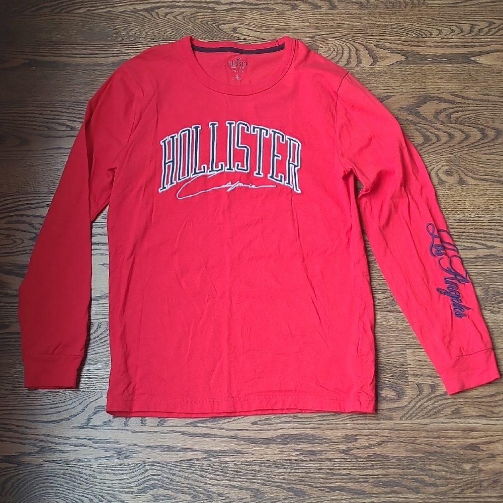 Hollister Men's Red Graphic Long Sleeve Tee